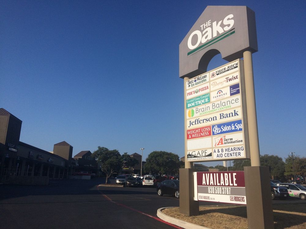 The Oaks Shopping Center: 1551 N Walnut Ave, New Braunfels, TX 78130